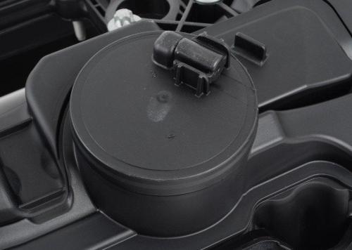 Cylinder head cover 4