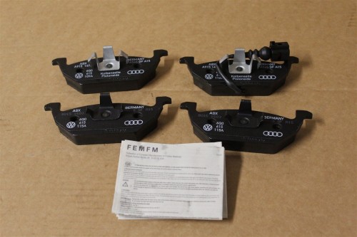 1 set of brake pads with indicator 2