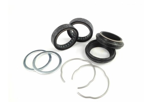 Set, sealing elements