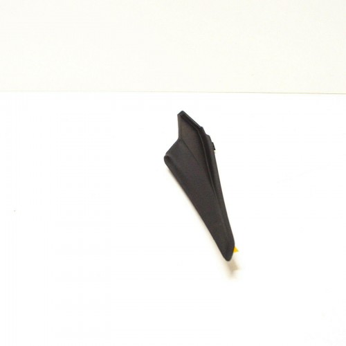 Seal, fr fender to c ; TR 6