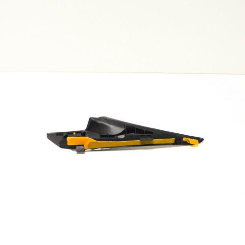 Seal, fr fender to c ; TR 10