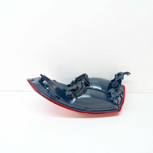 Rear light in the side panel, left 7