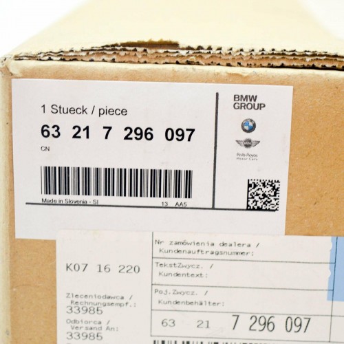 Rear light in the side panel, left 8