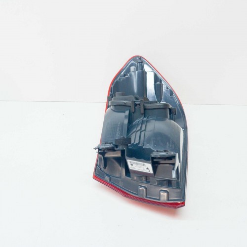 Rear light in the side panel, left 4